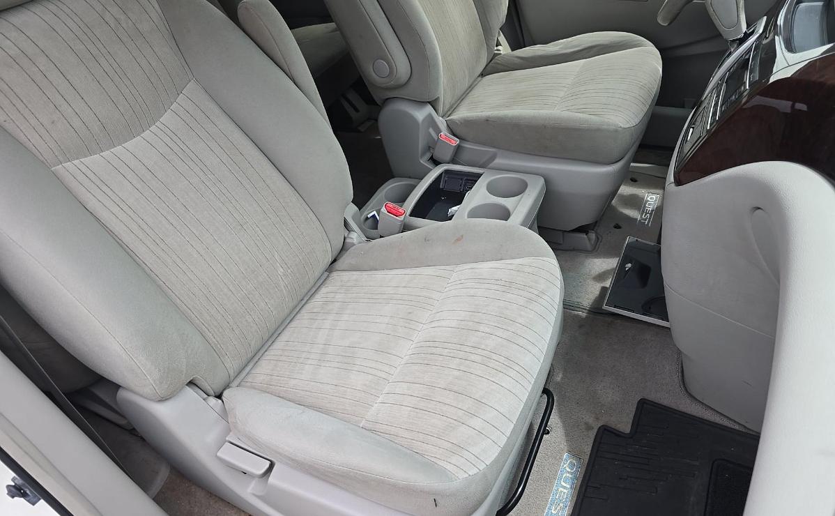Nissan Quest  2013