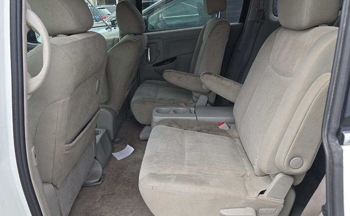 Nissan Quest  2013