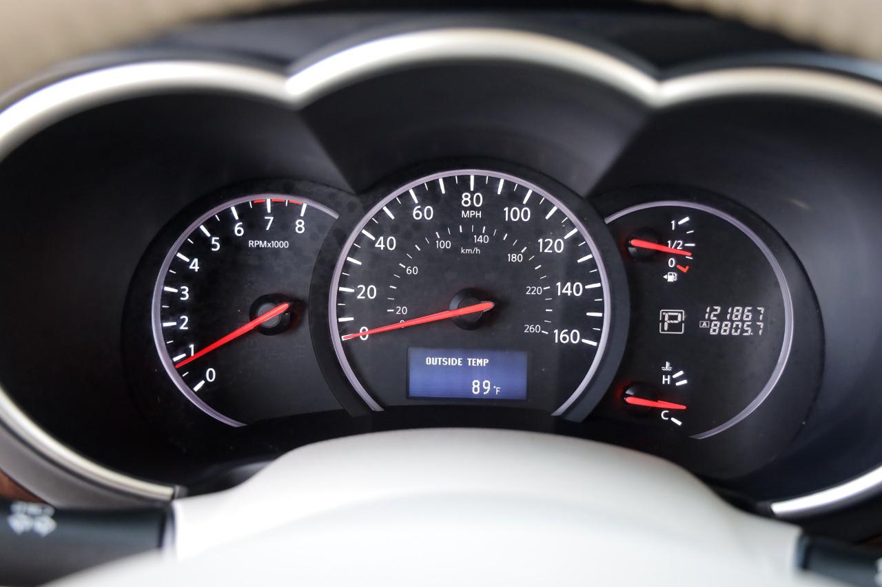 Nissan Quest  2013
