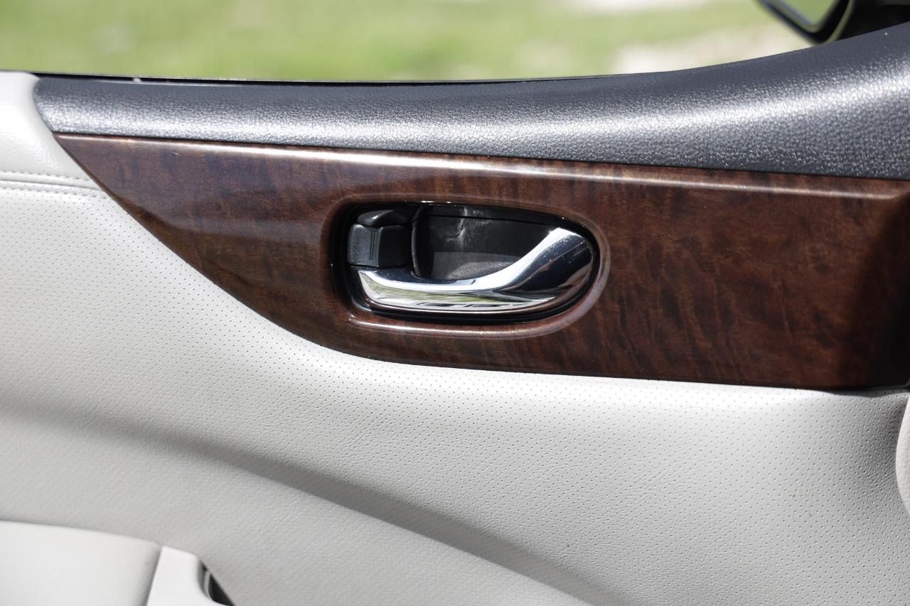Nissan Quest  2013