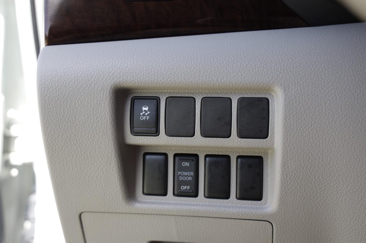 Nissan Quest  2013