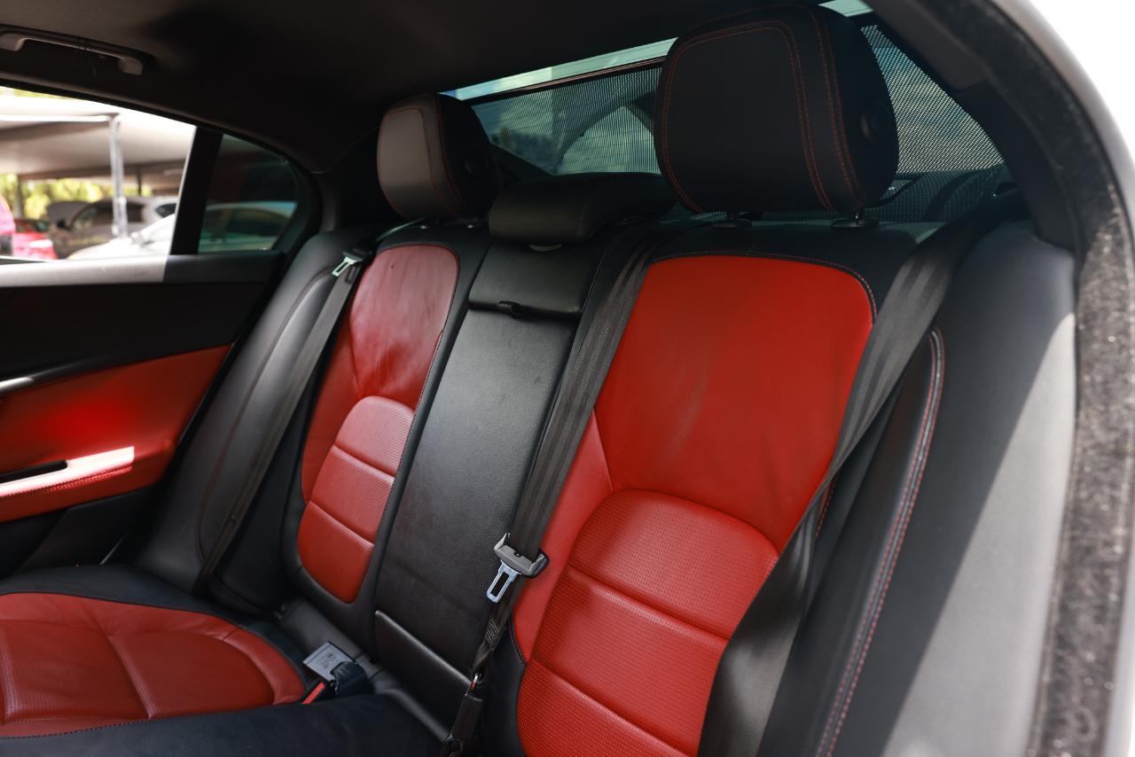 Jaguar XE  2017