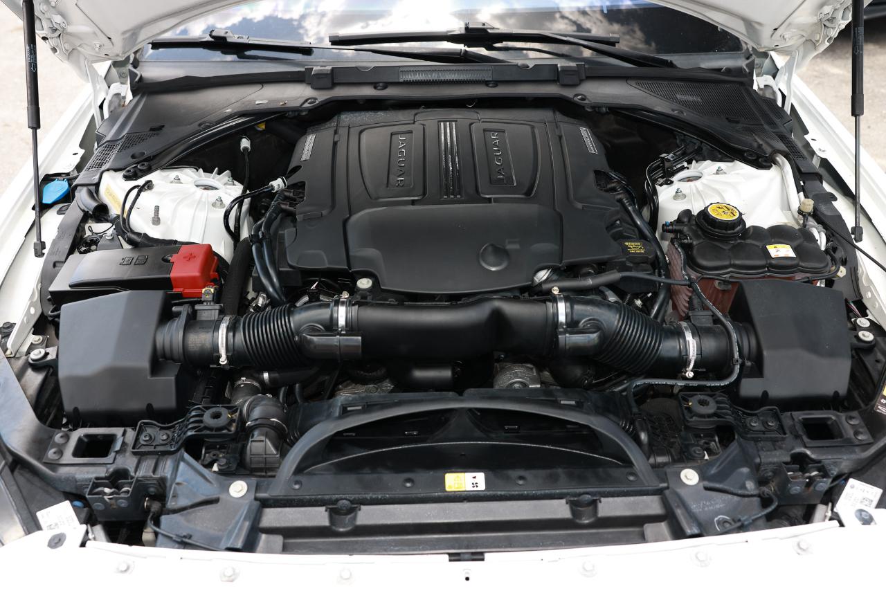 Jaguar XE  2017