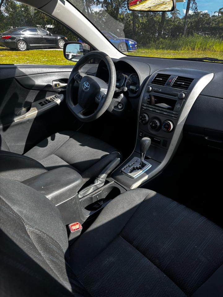 Toyota Corolla  2011