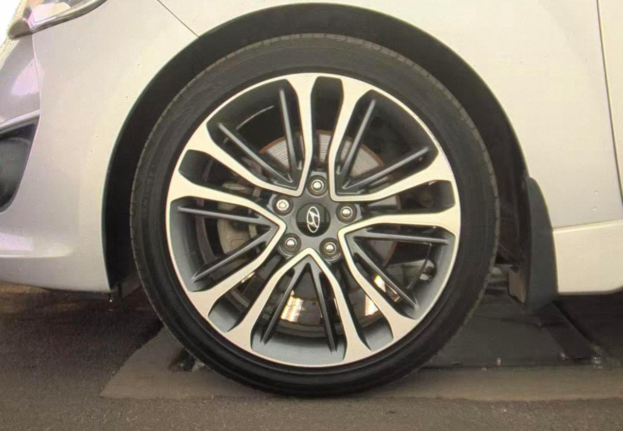 Hyundai Veloster  2016