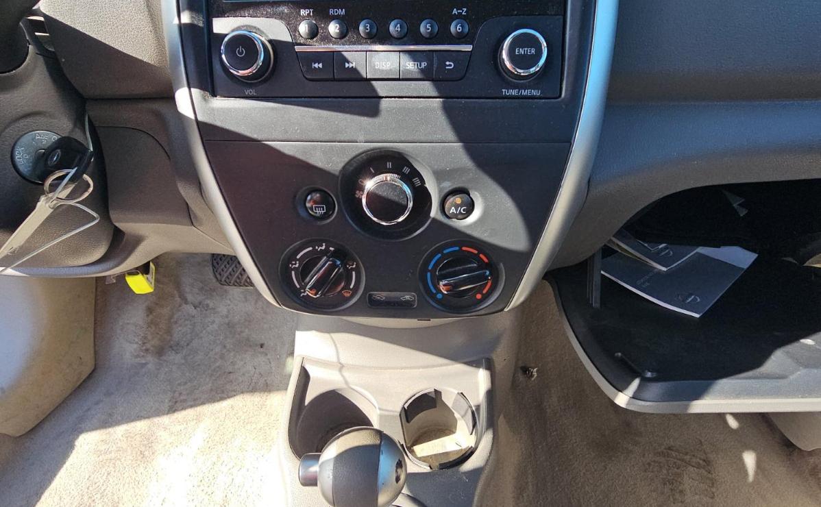 Nissan Versa  2016