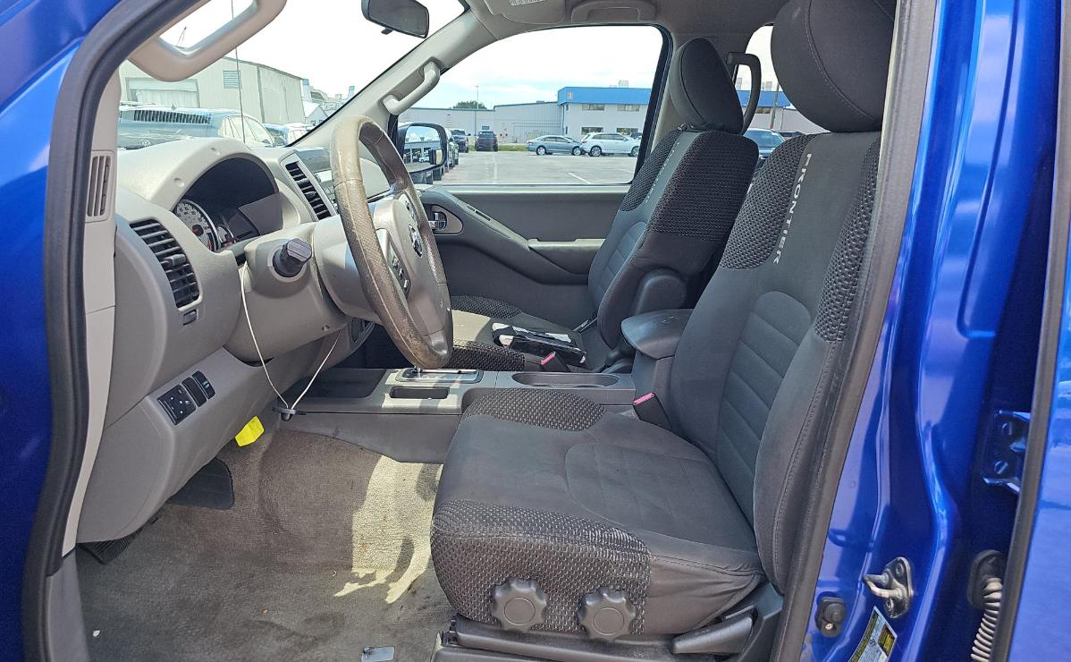 Nissan Frontier  2012