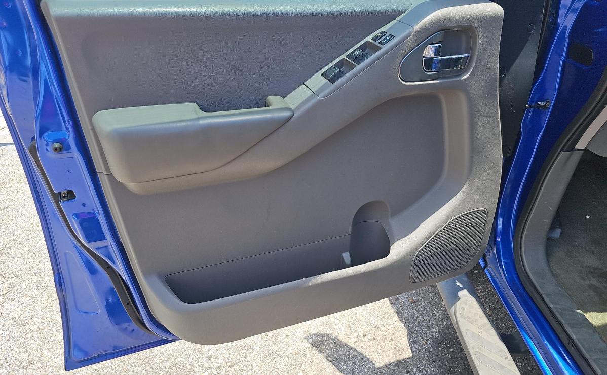 Nissan Frontier  2012