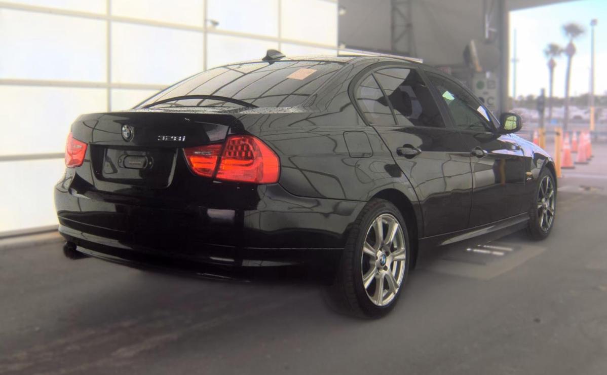 BMW 3 Series  2011