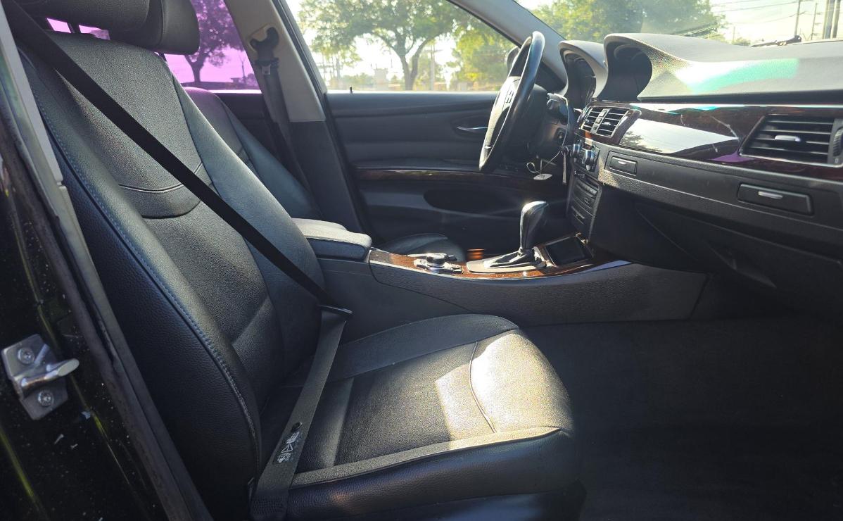 BMW 3 Series  2011
