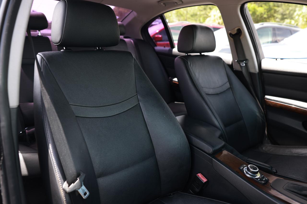 BMW 3 Series  2011