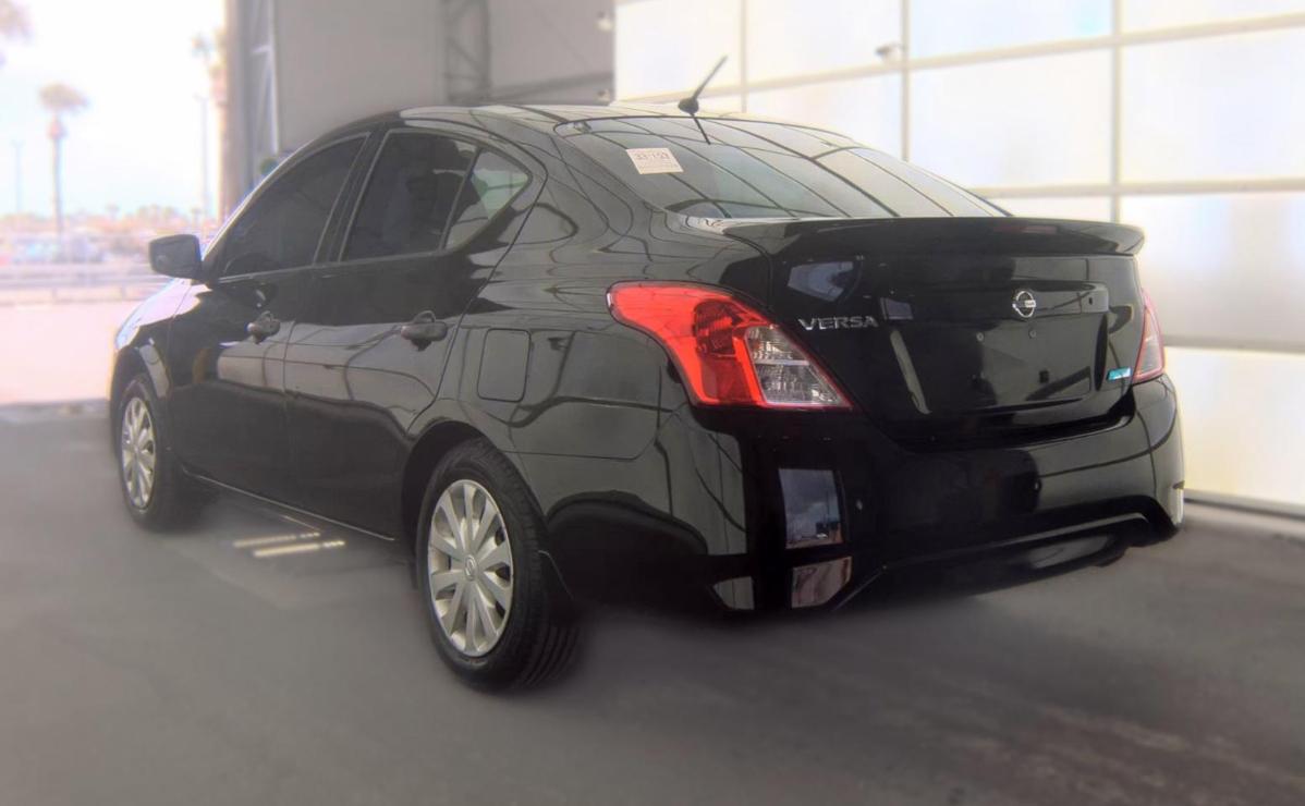 Nissan Versa  2016