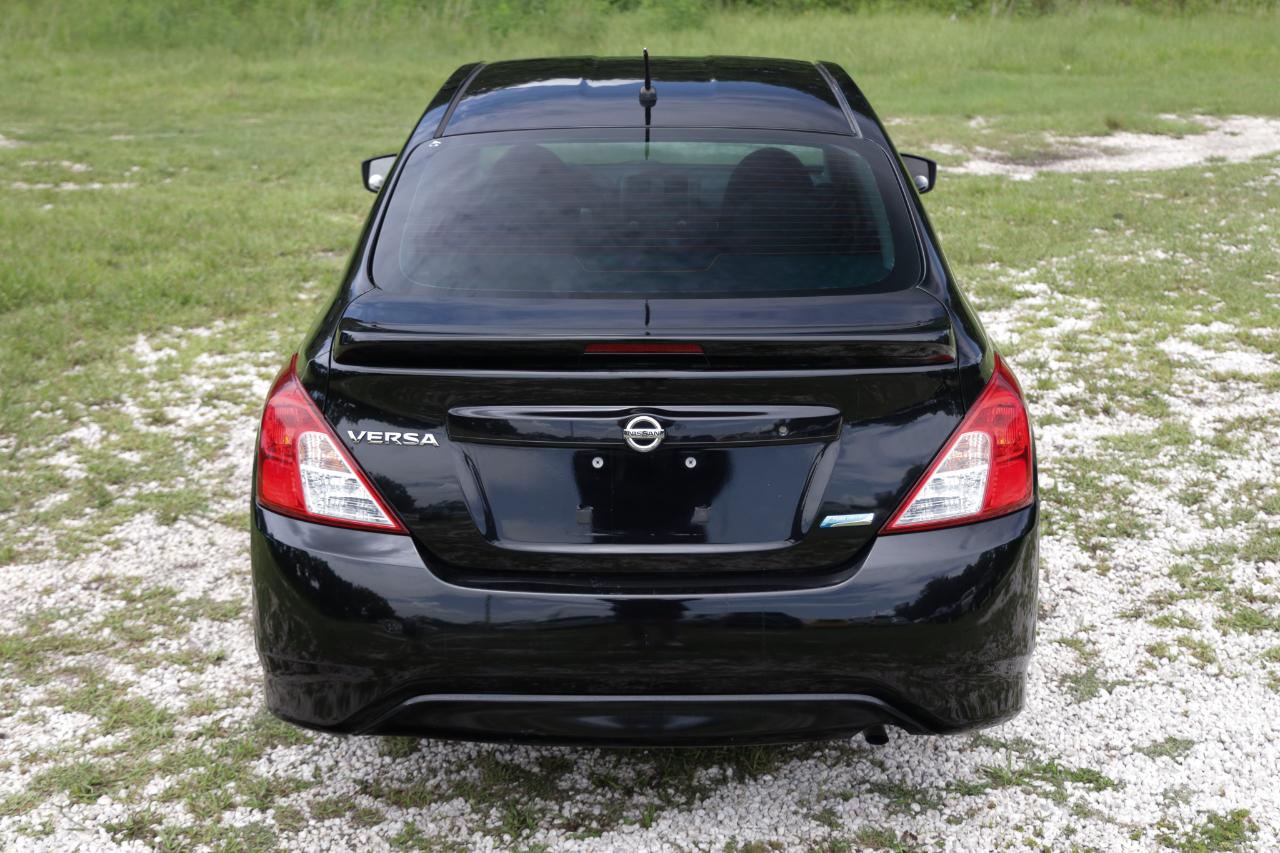 Nissan Versa  2016