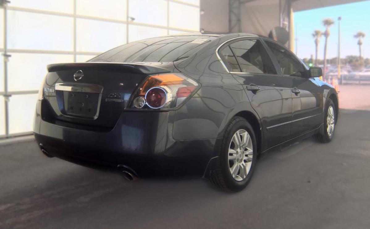 Nissan Altima  2011