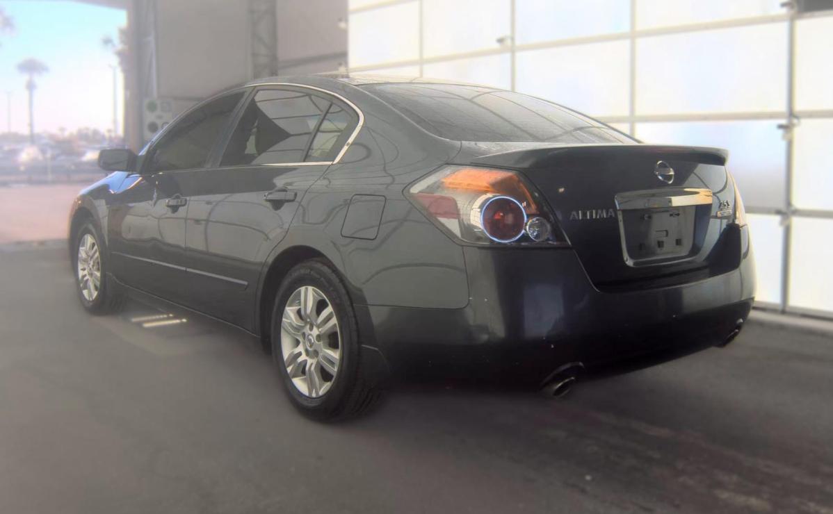 Nissan Altima  2011