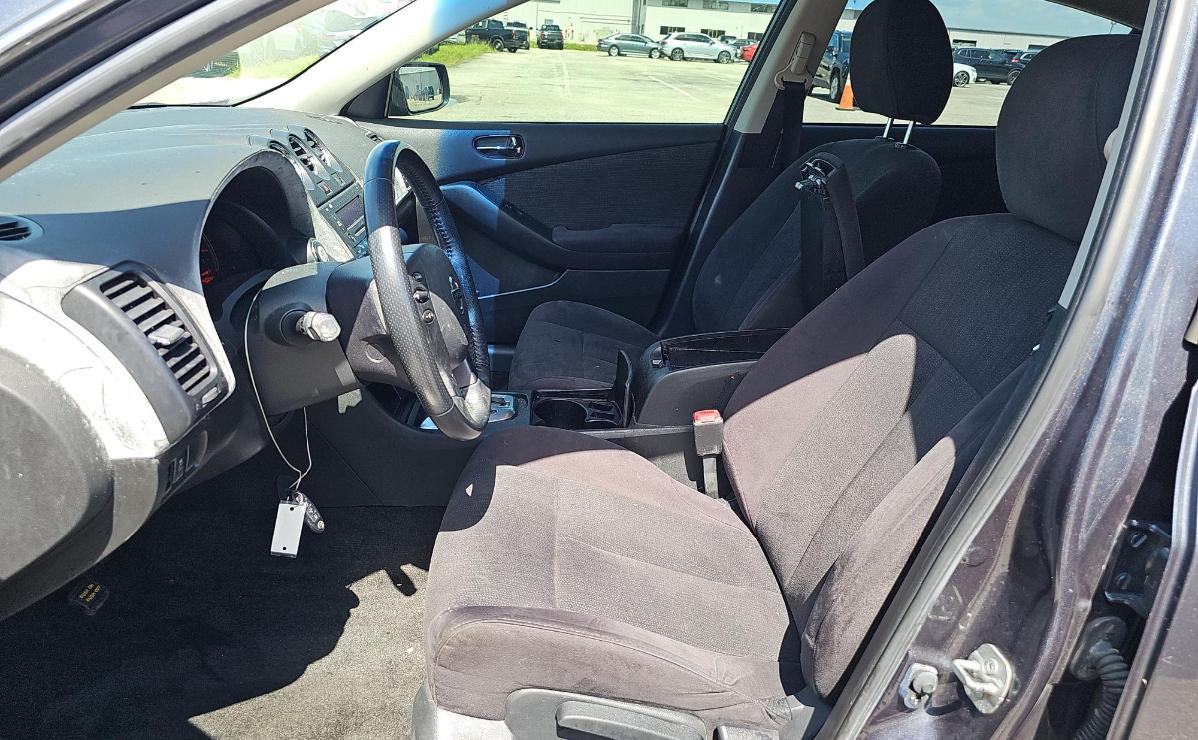 Nissan Altima  2011