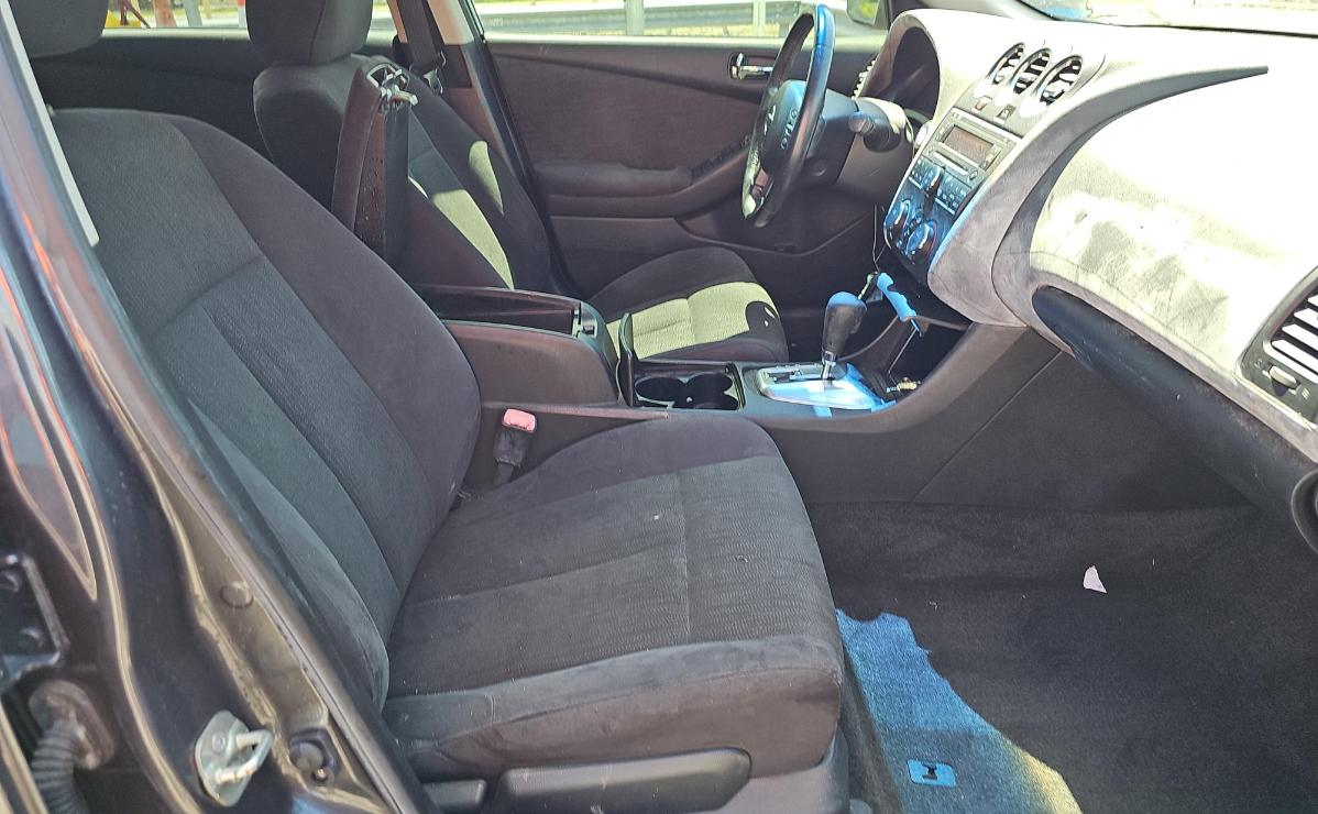 Nissan Altima  2011