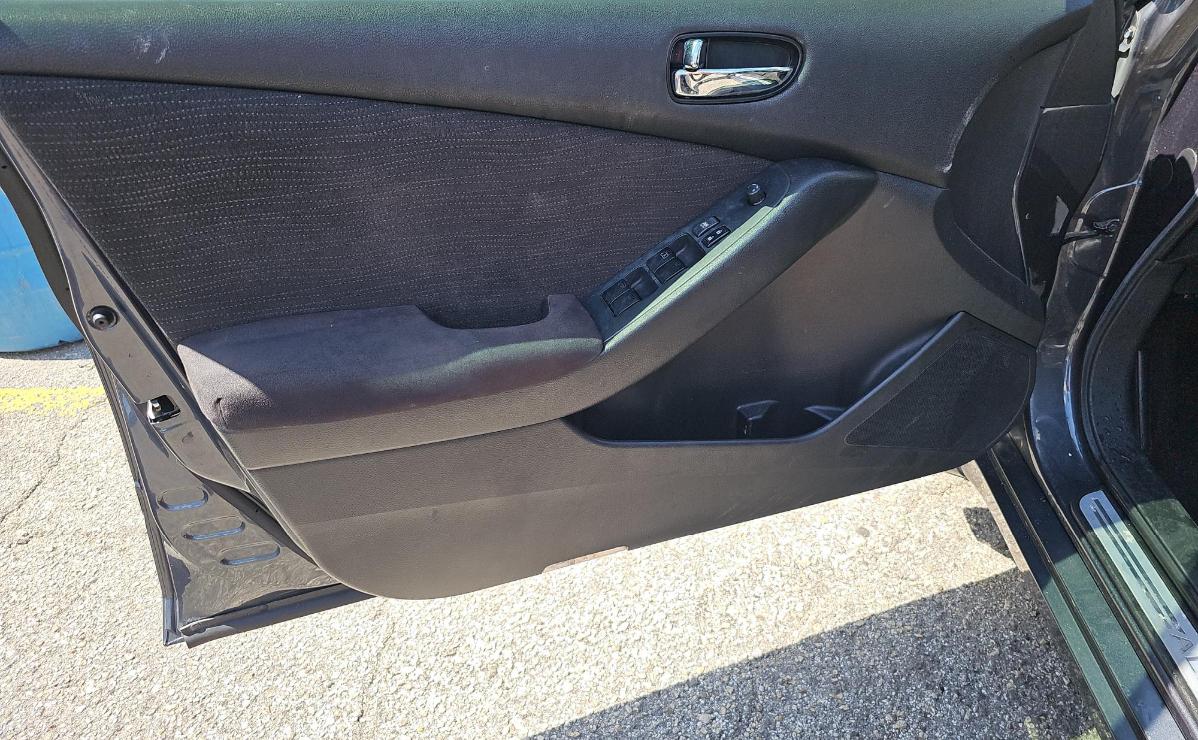 Nissan Altima  2011
