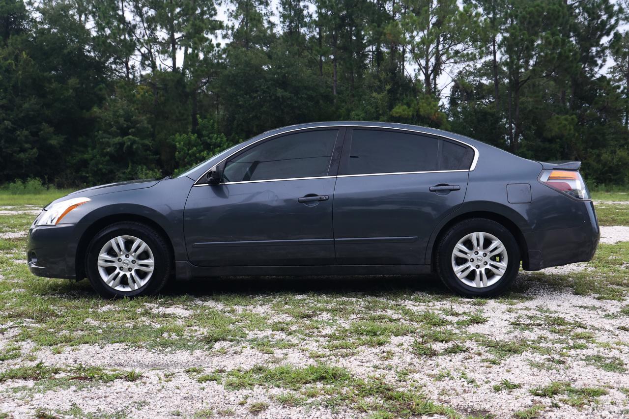 Nissan Altima  2011