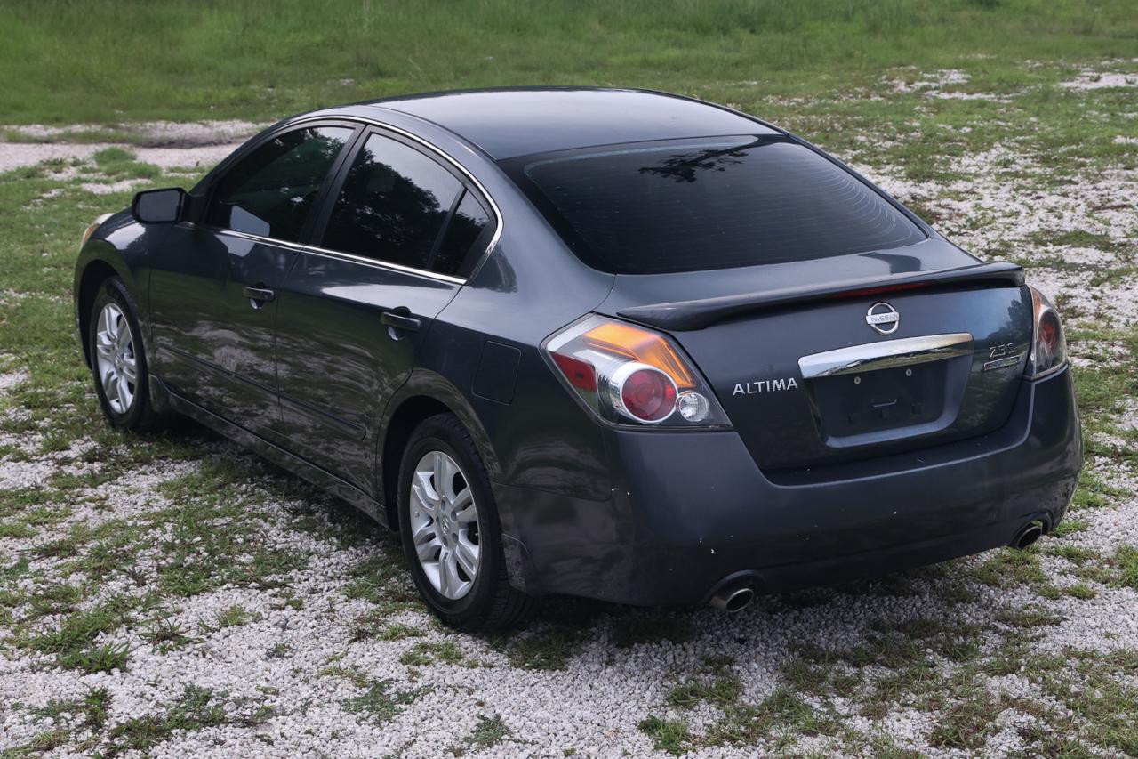 Nissan Altima  2011