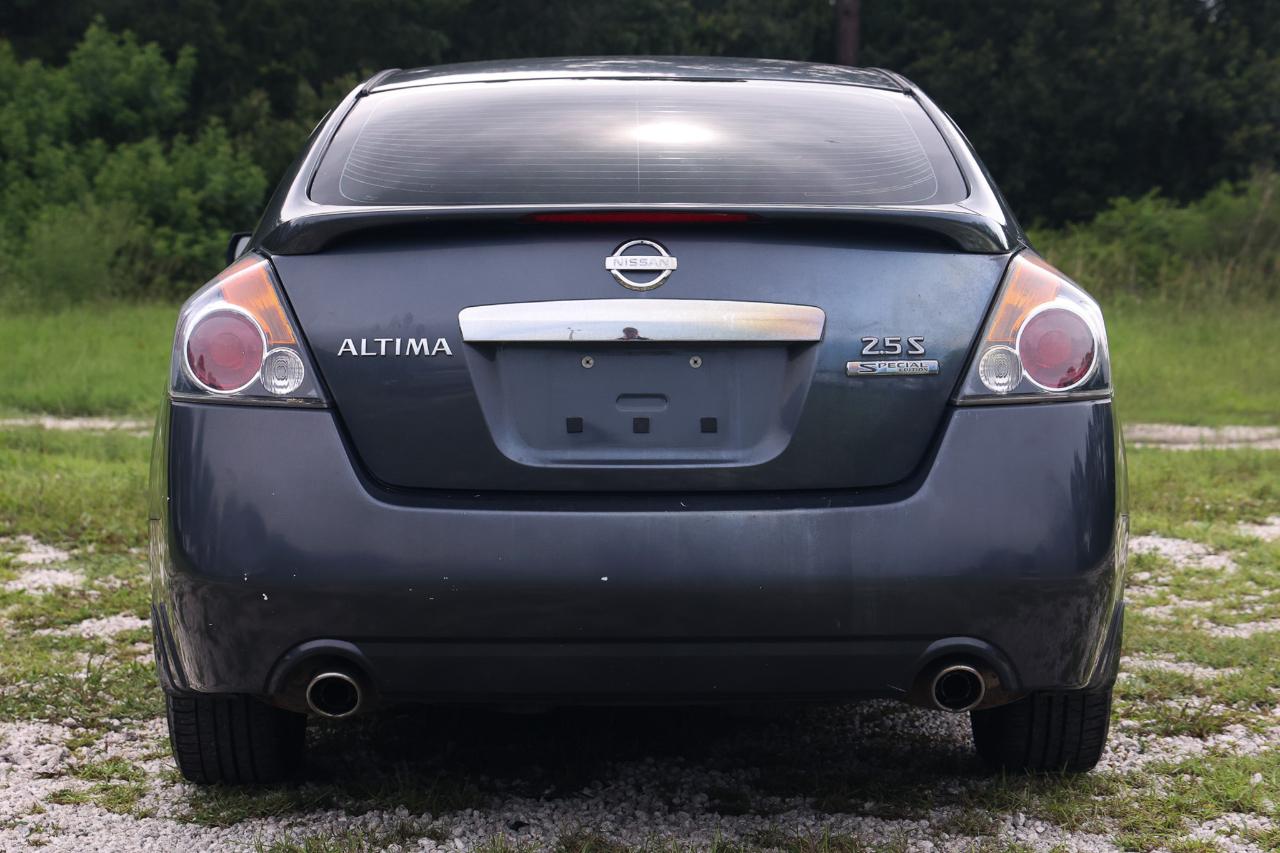 Nissan Altima  2011