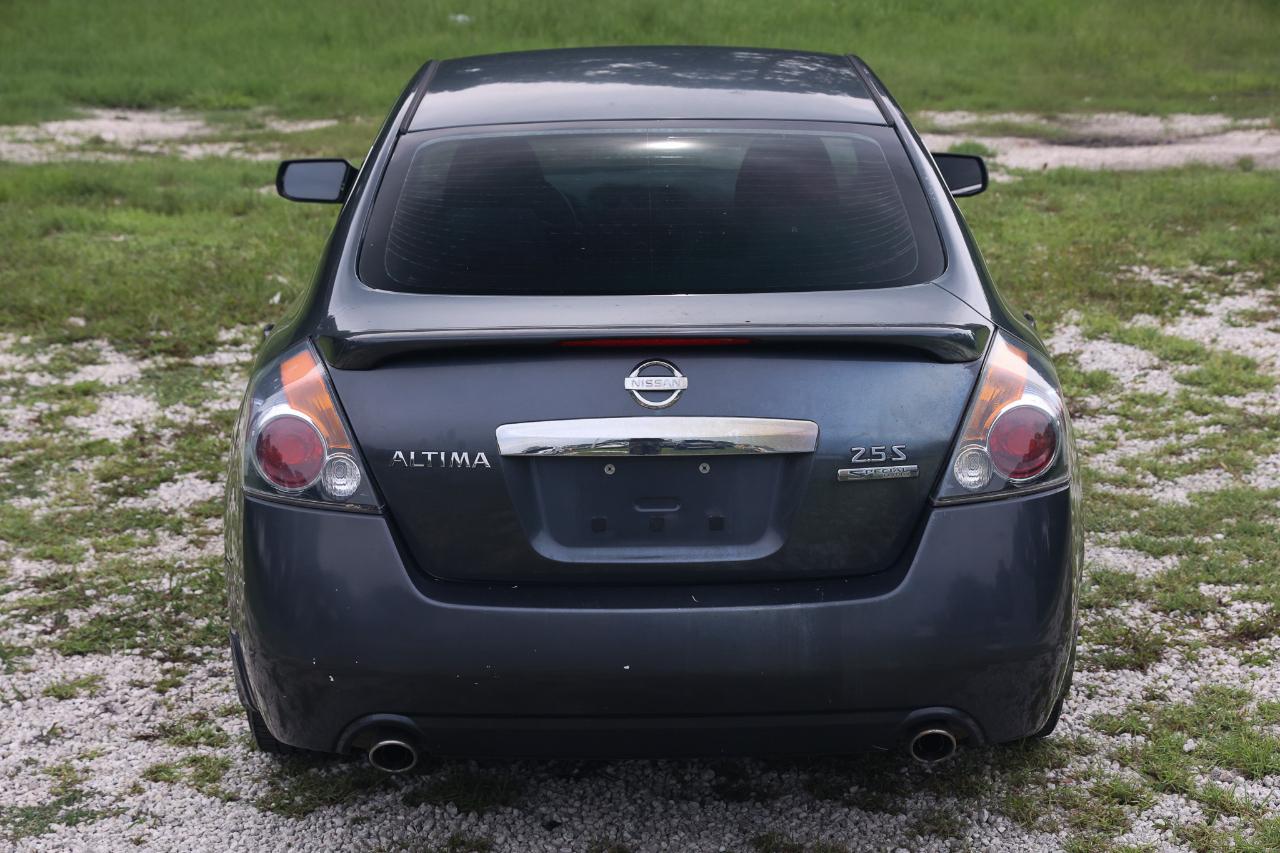 Nissan Altima  2011