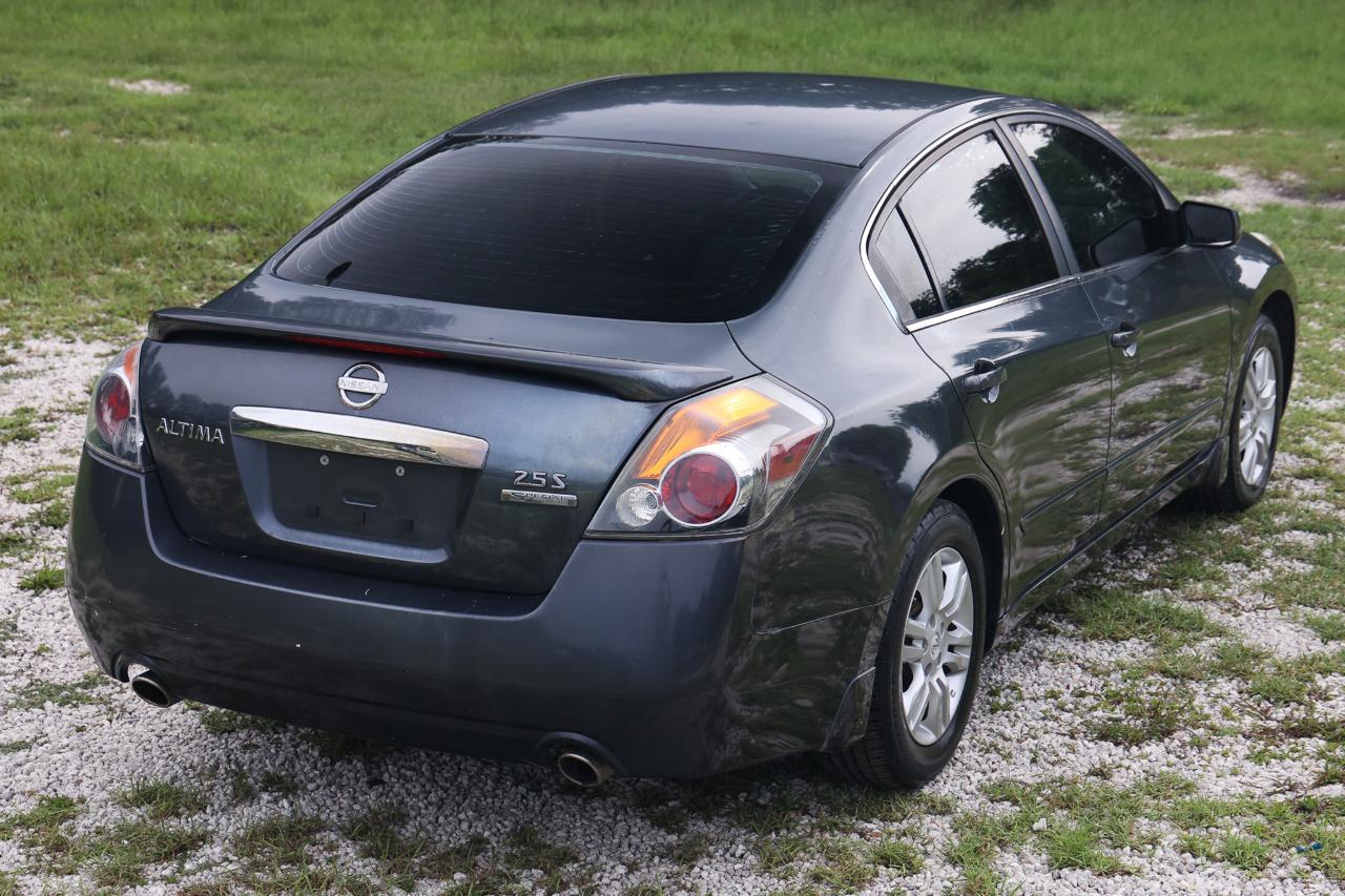 Nissan Altima  2011