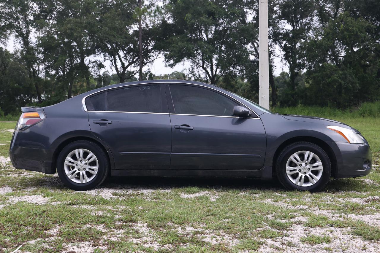 Nissan Altima  2011