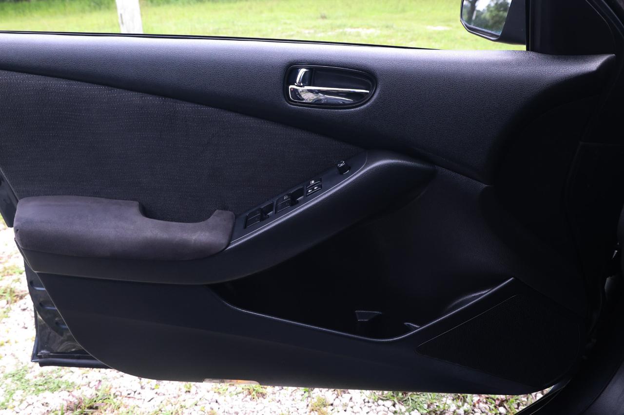 Nissan Altima  2011
