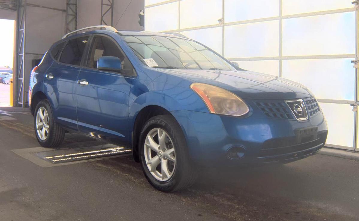 Nissan Rogue  2010