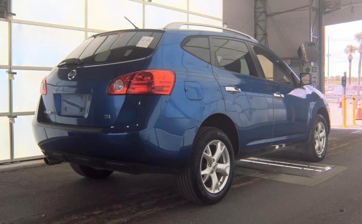 Nissan Rogue  2010