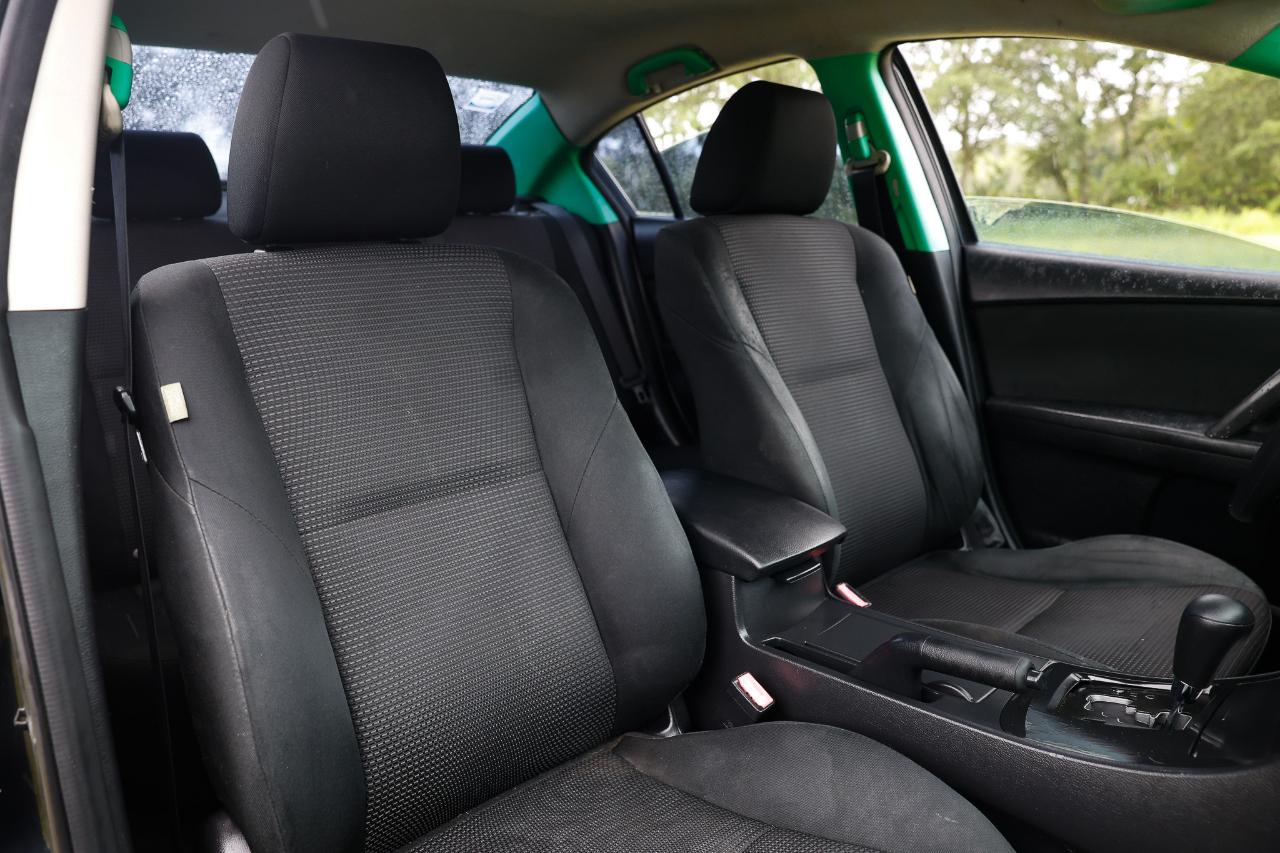Mazda MAZDA3  2012
