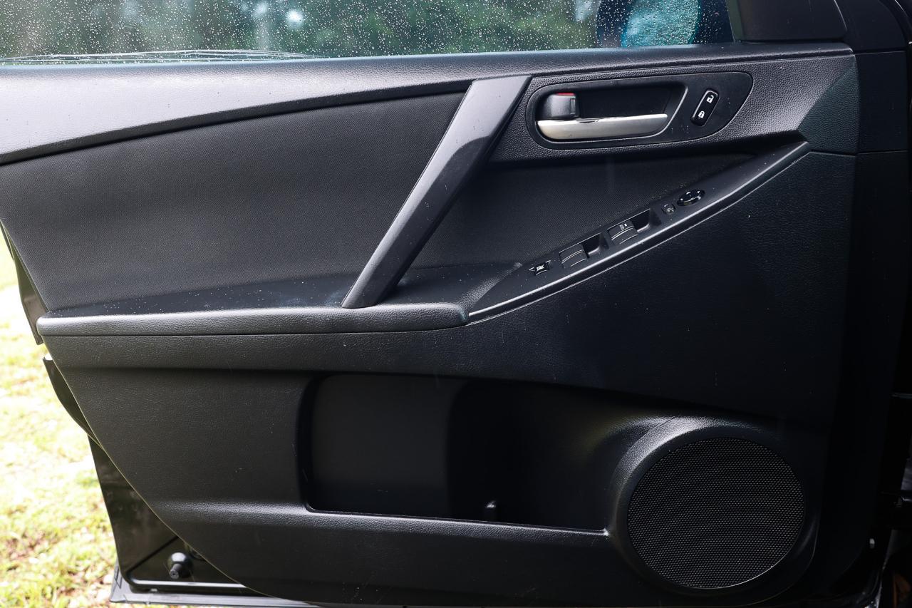 Mazda MAZDA3  2012