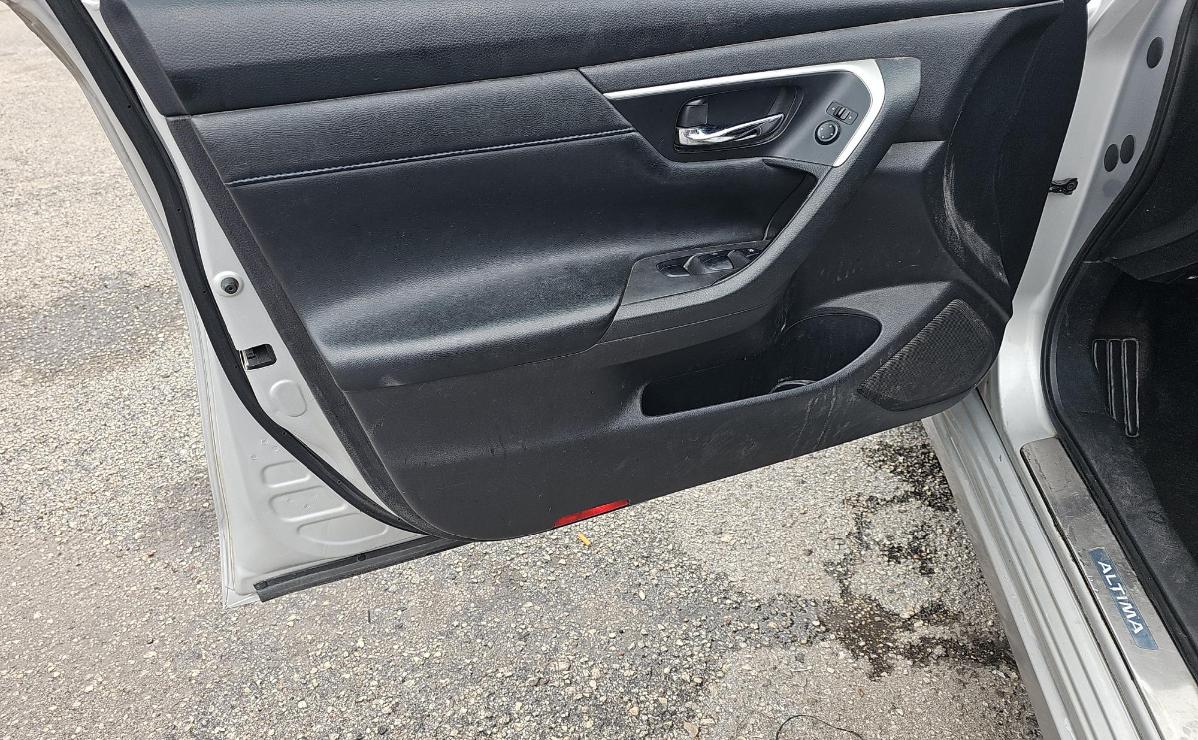 Nissan Altima  2016