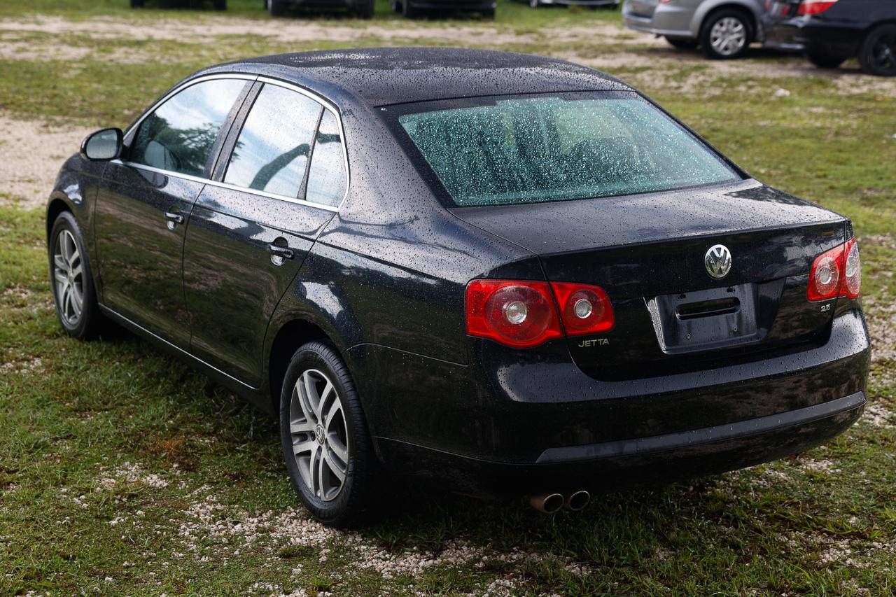 Volkswagen Jetta Sedan  2006