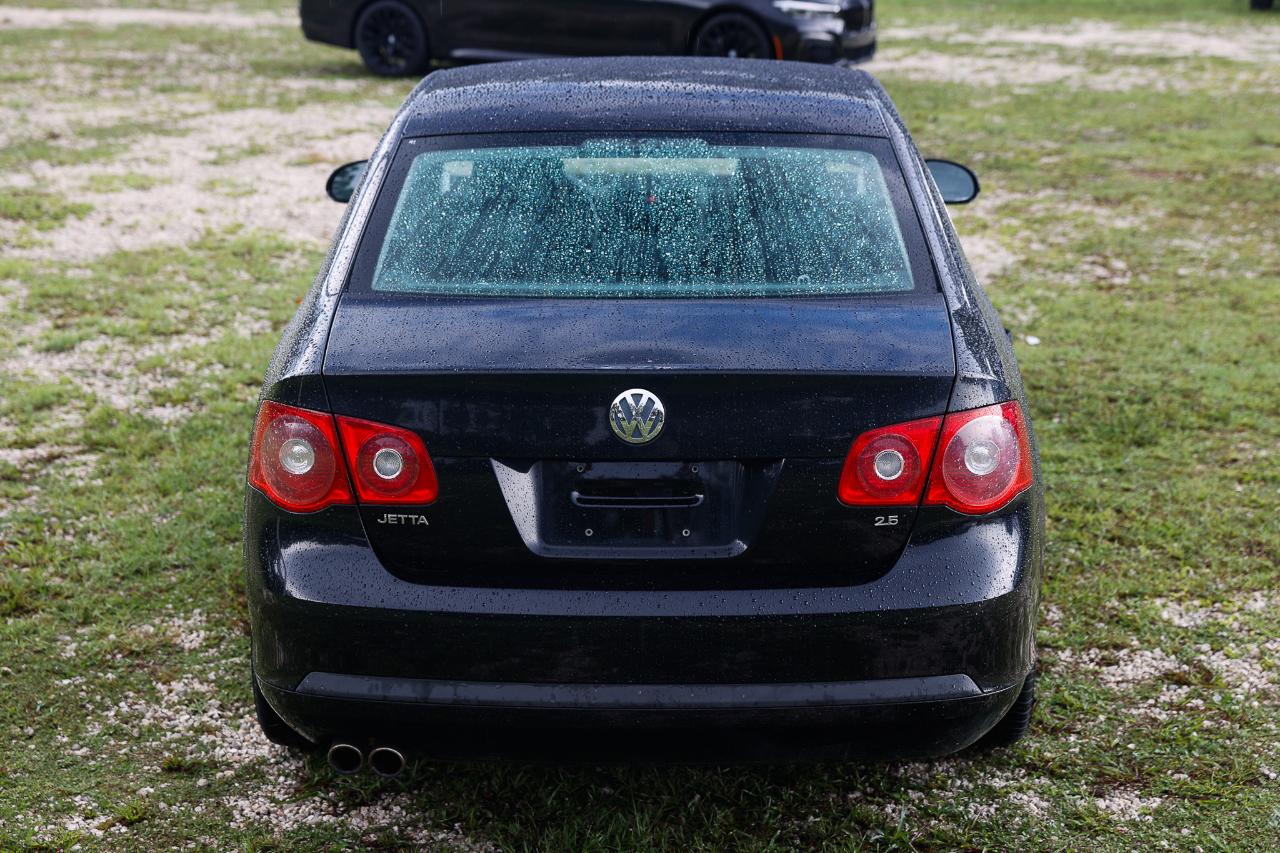 Volkswagen Jetta Sedan  2006