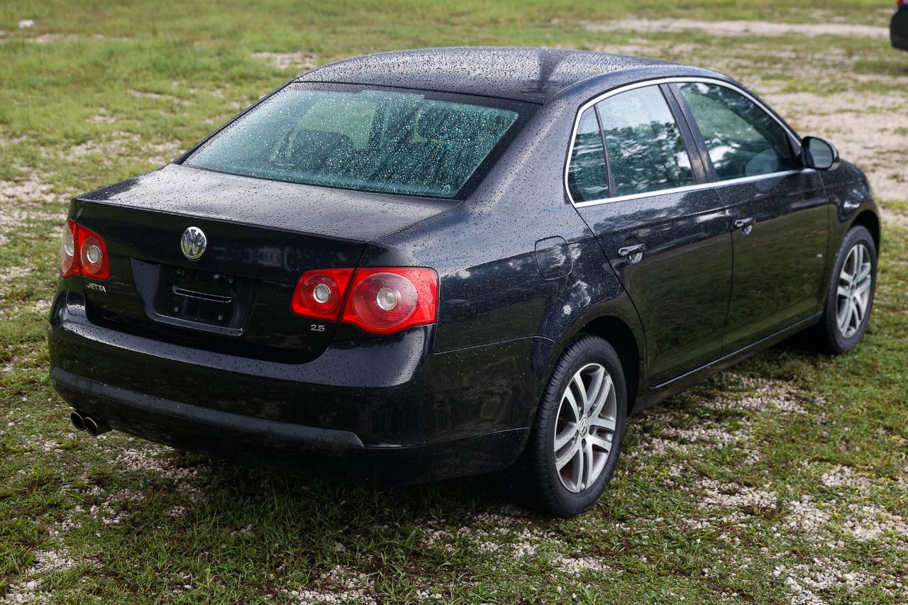 Volkswagen Jetta Sedan  2006