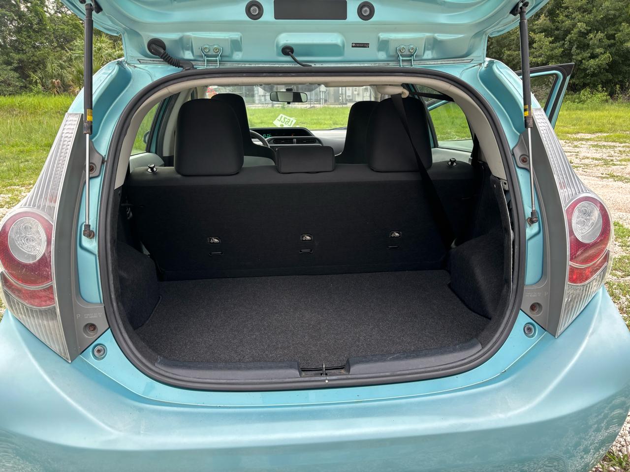 Toyota Prius c  2012