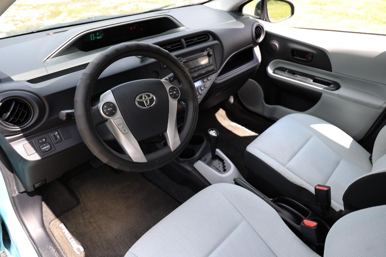 Toyota Prius c  2012