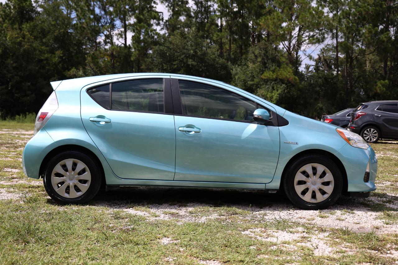 Toyota Prius c  2012