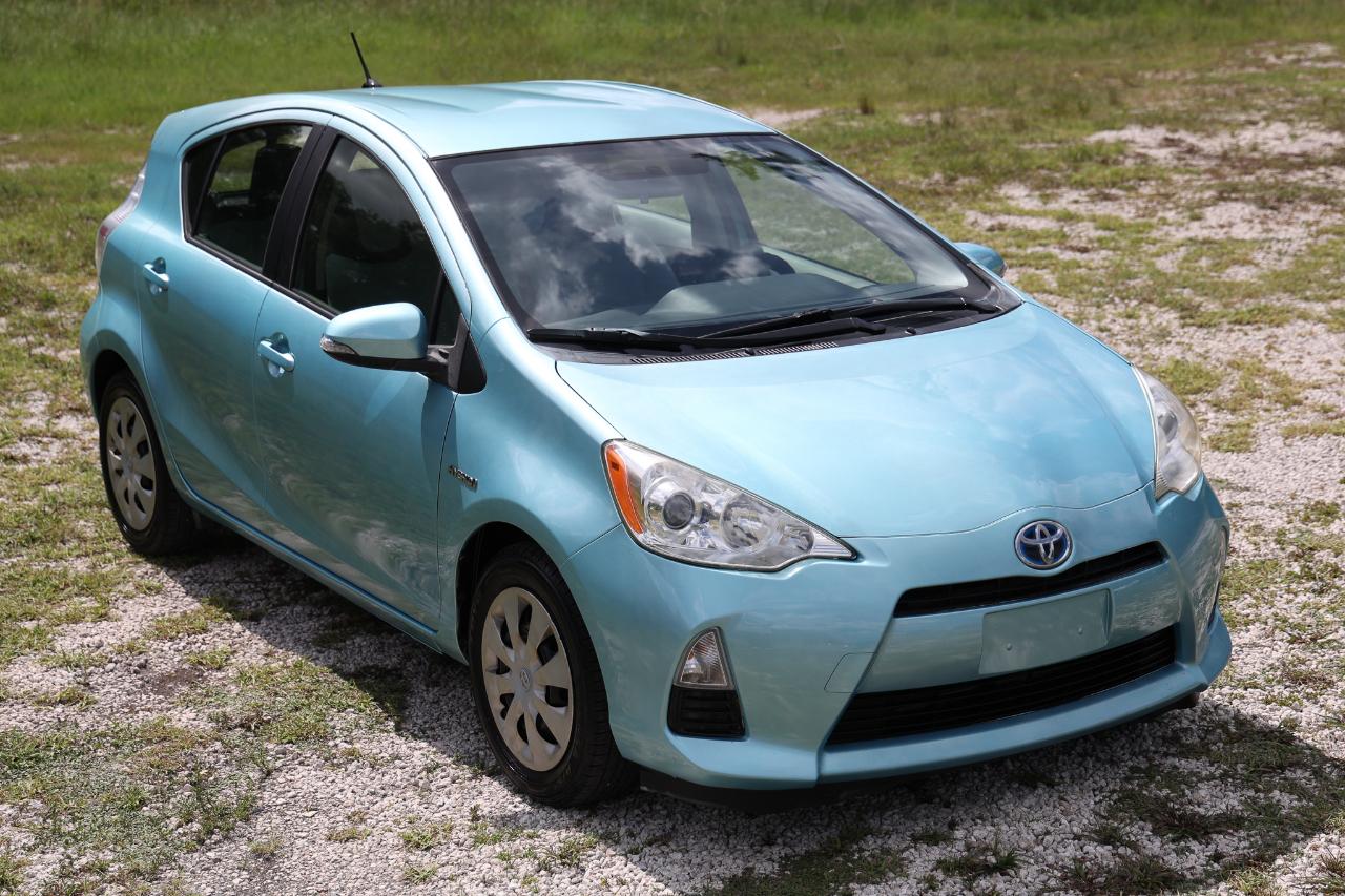 Toyota Prius c  2012