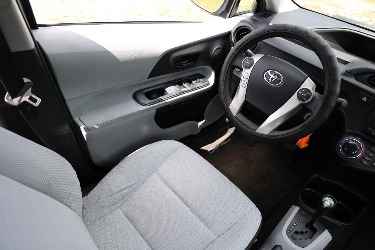 Toyota Prius c  2012