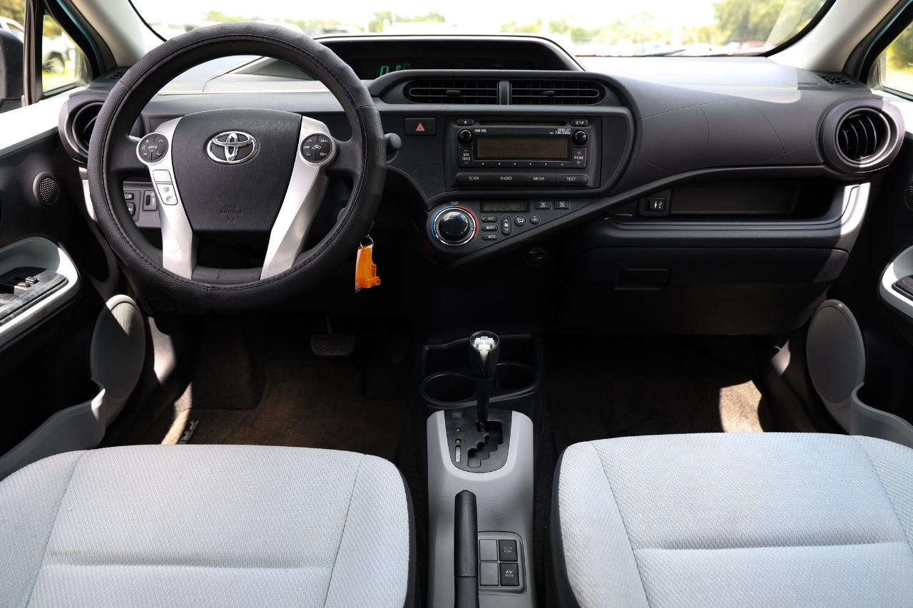 Toyota Prius c  2012