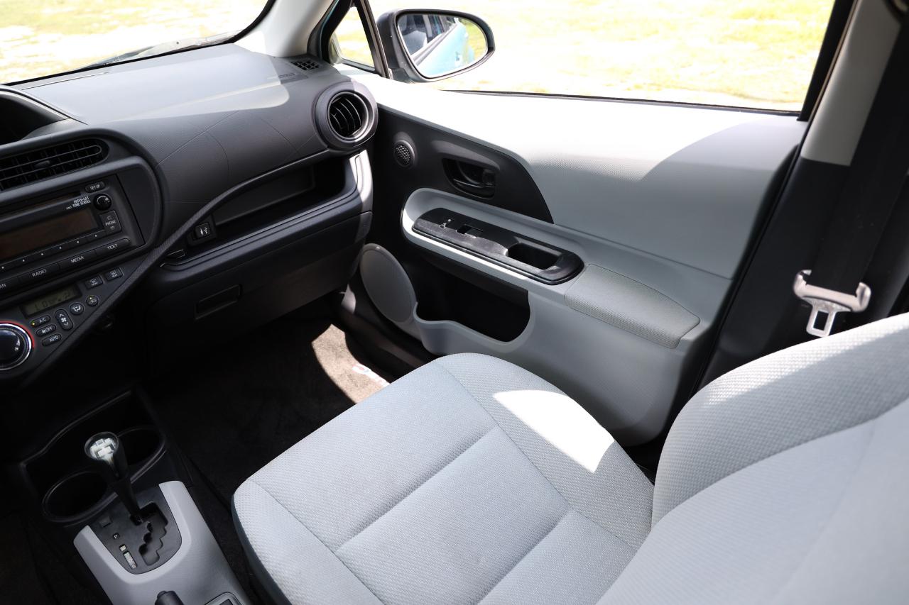 Toyota Prius c  2012