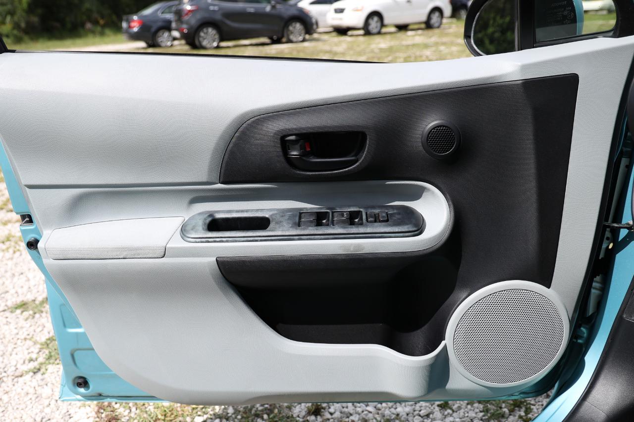 Toyota Prius c  2012