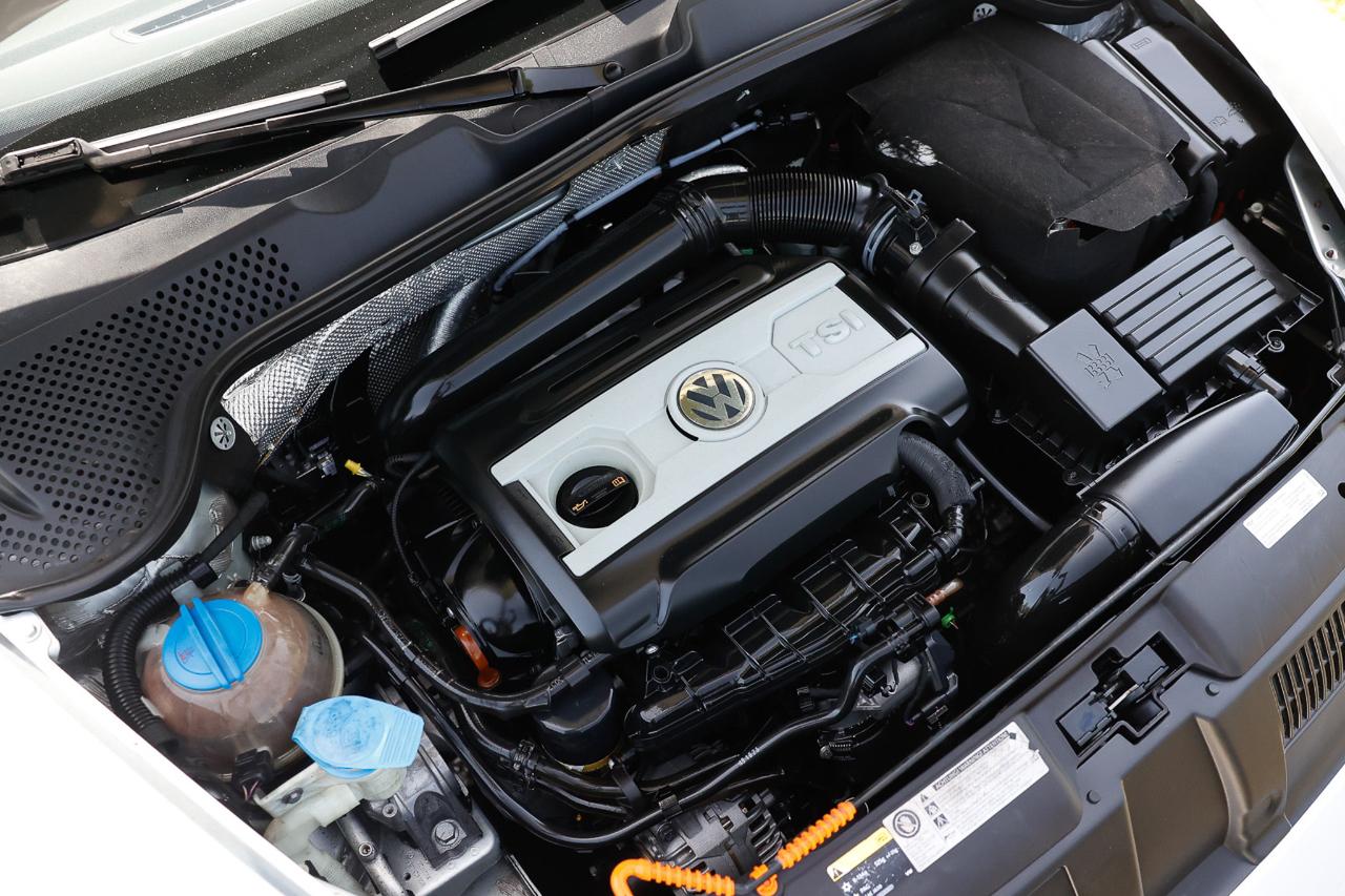 Volkswagen Beetle Coupe  2013
