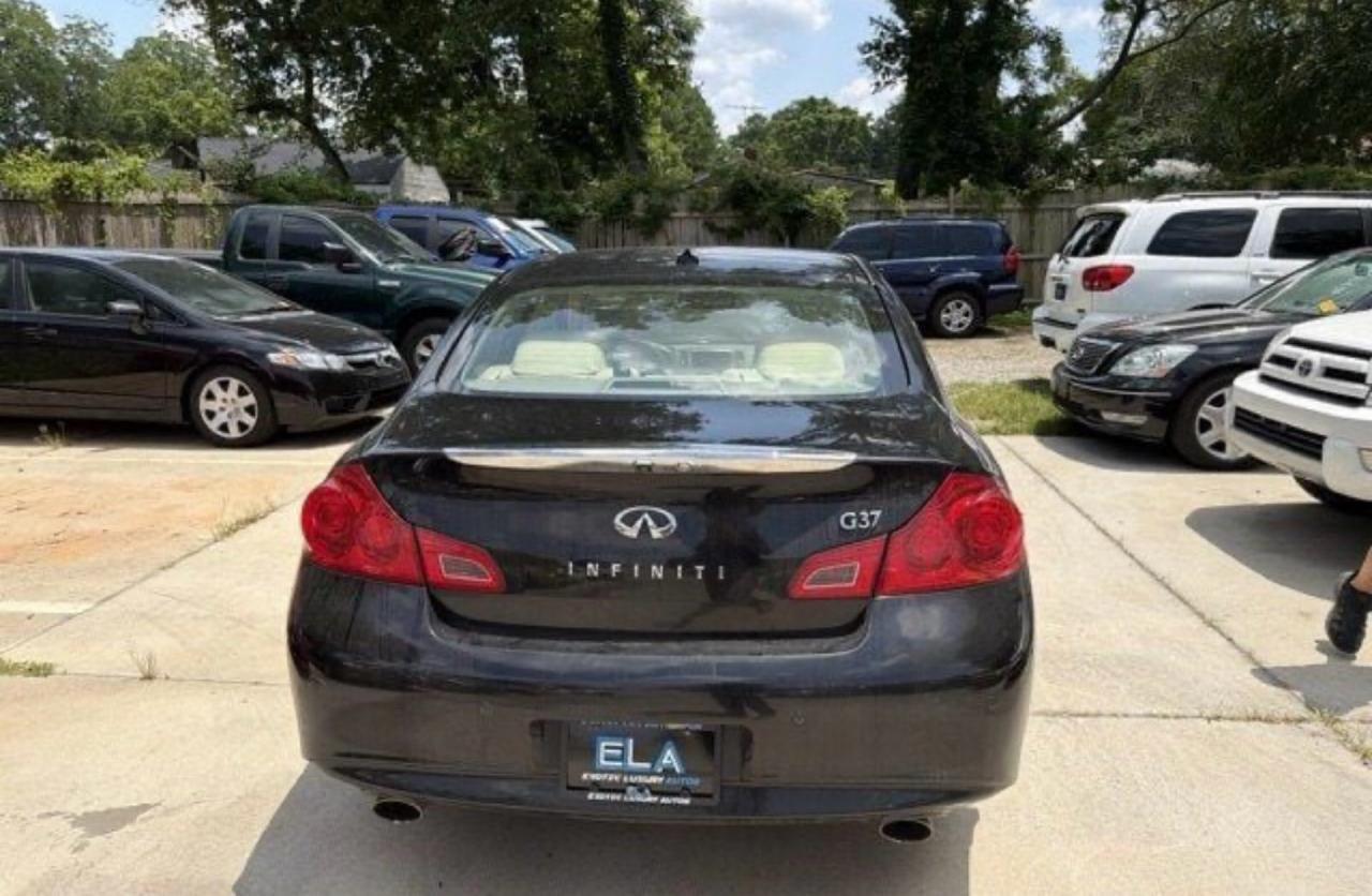 Infiniti G37 Sedan  2011