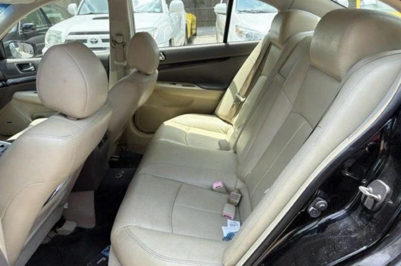 Infiniti G37 Sedan  2011