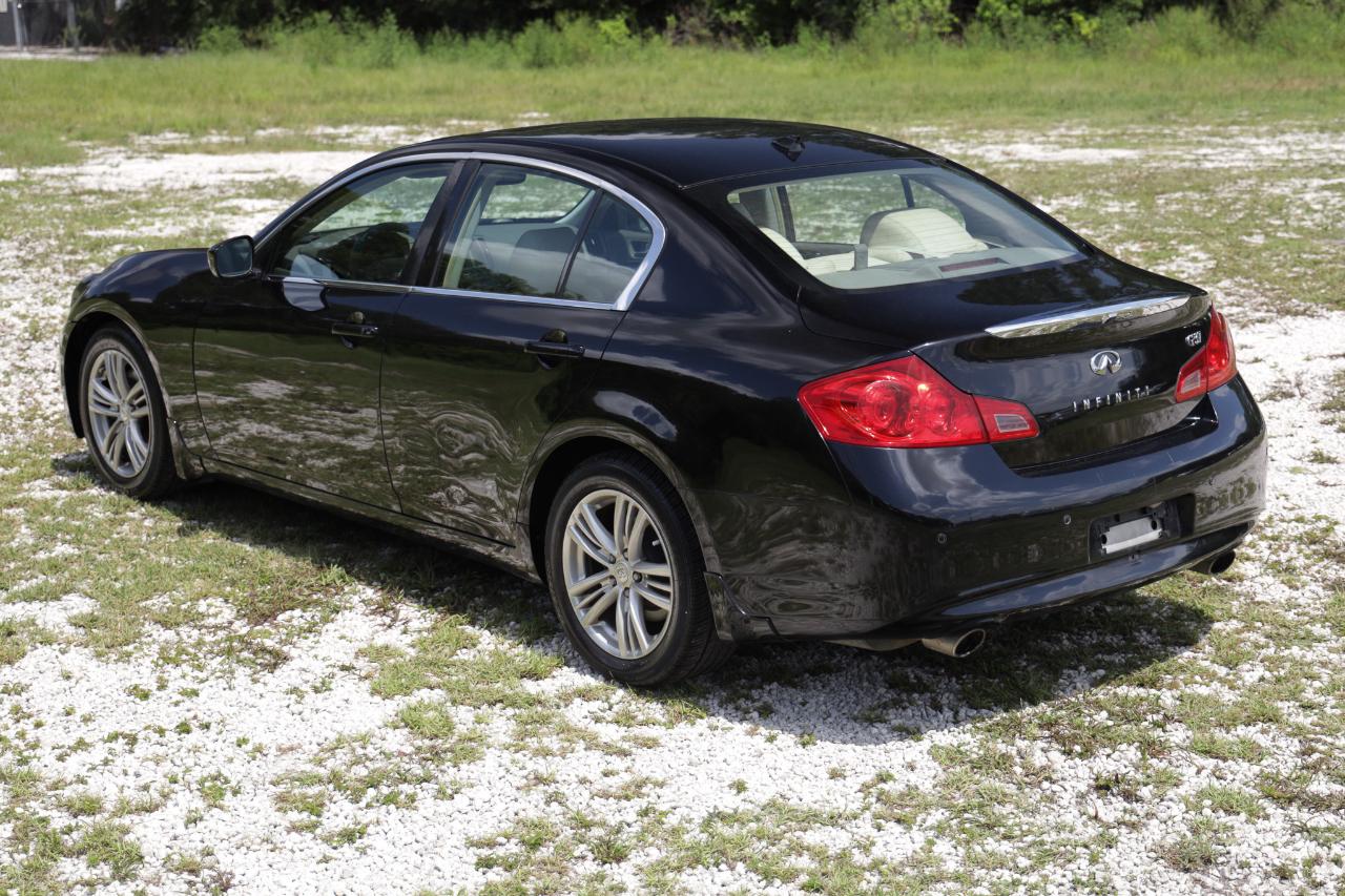Infiniti G37 Sedan  2011