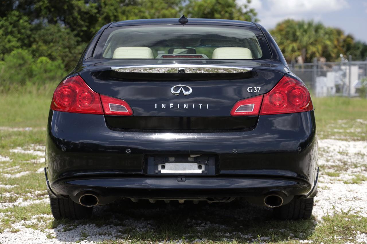 Infiniti G37 Sedan  2011